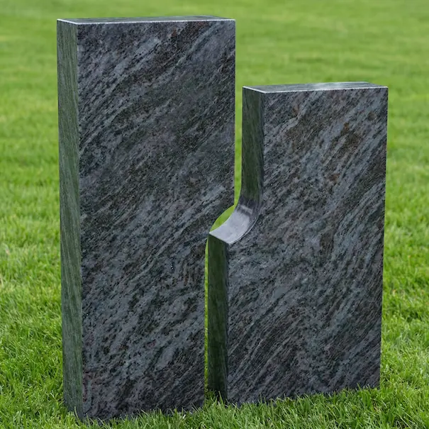 Gedenkstein aus Naturstein mit persönlicher Widmung