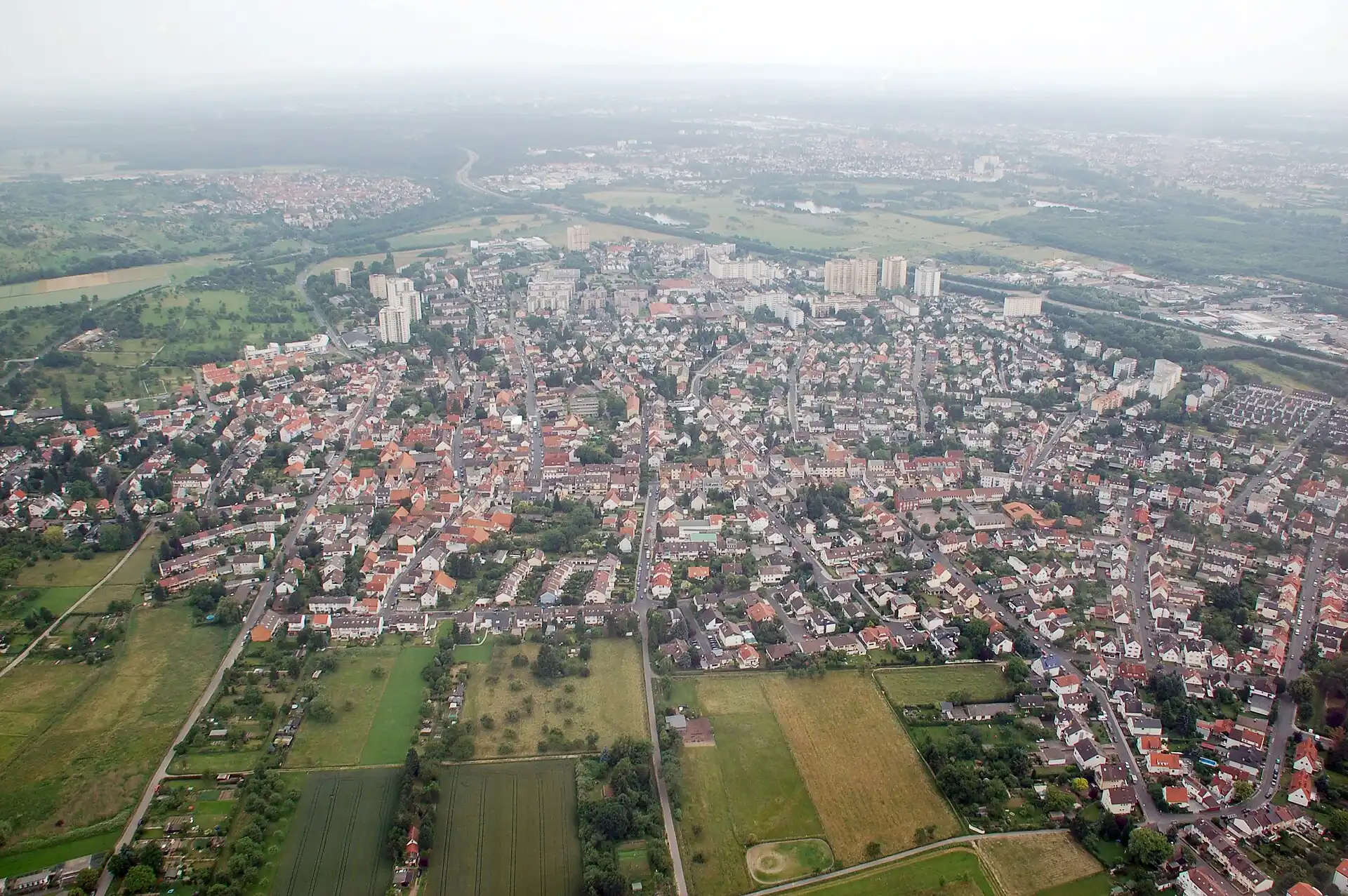 Friedhof Maintal-Bischofsheim Eingang und Trauerhalle – Ratgeber zu Grabarten und Regeln