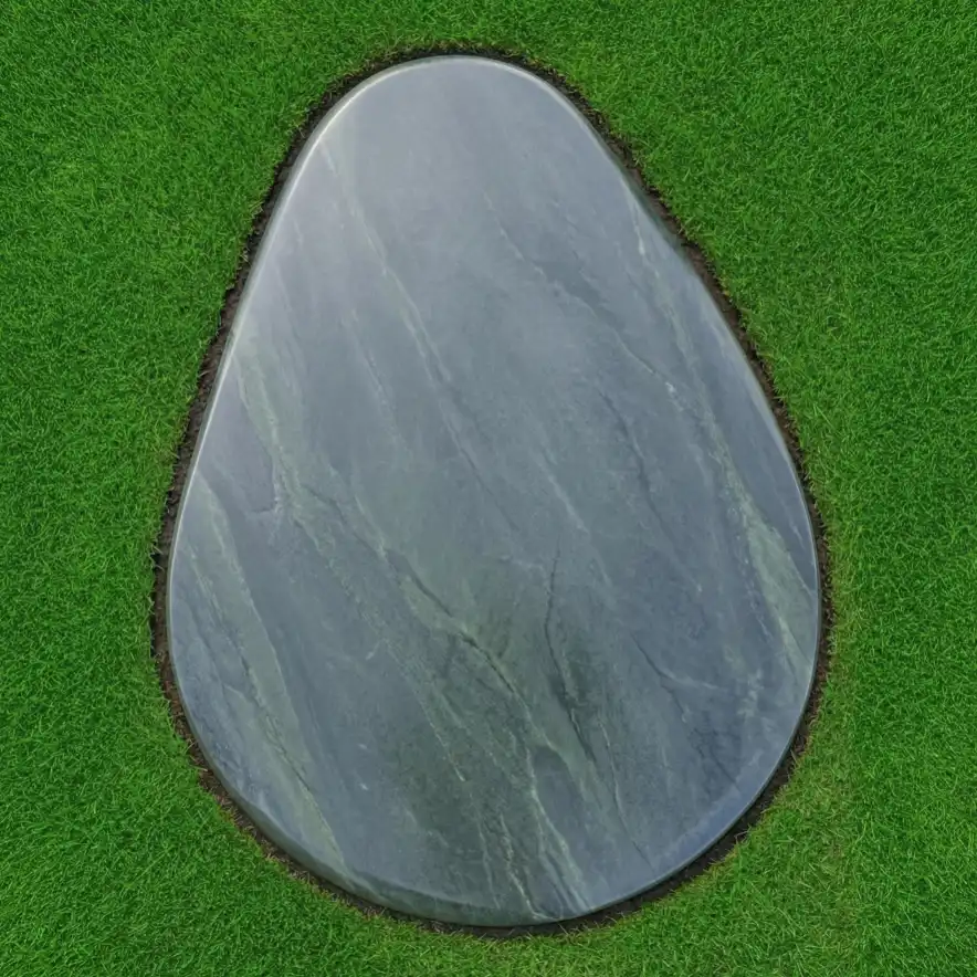 Flächenbündige Liegeplatte aus dunklem Granit für ein Urnen-Rasengrab